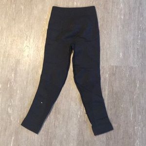 Lululemon Zone In crop, size 4